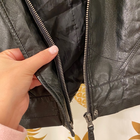 Black VEGAN leather jacket- Small - Picture 5 of 10